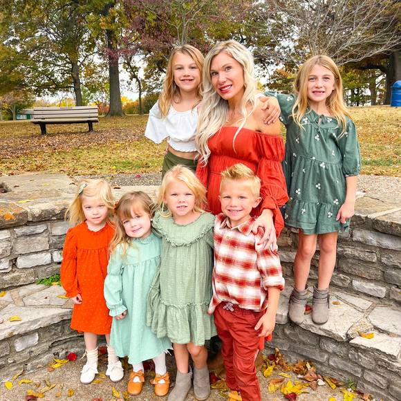 Meet your Posher, Kristen - Picture 1 of 1